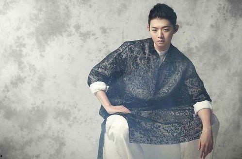 霍尊裙装生活照,穿越时空的古典美韵